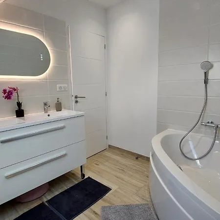 Holiday home Le Des Monts Et Lacs Champs-Sur-Tarentaine-Marchal